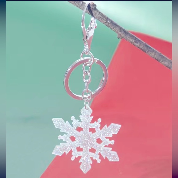 Snowflake Keychain - Picture 1 of 3